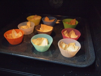 焼いたワンタンの皮